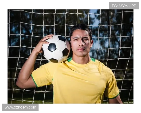 在绿茵场上绽放的爱情：足球明星与他的甜蜜追随者的浪漫故事